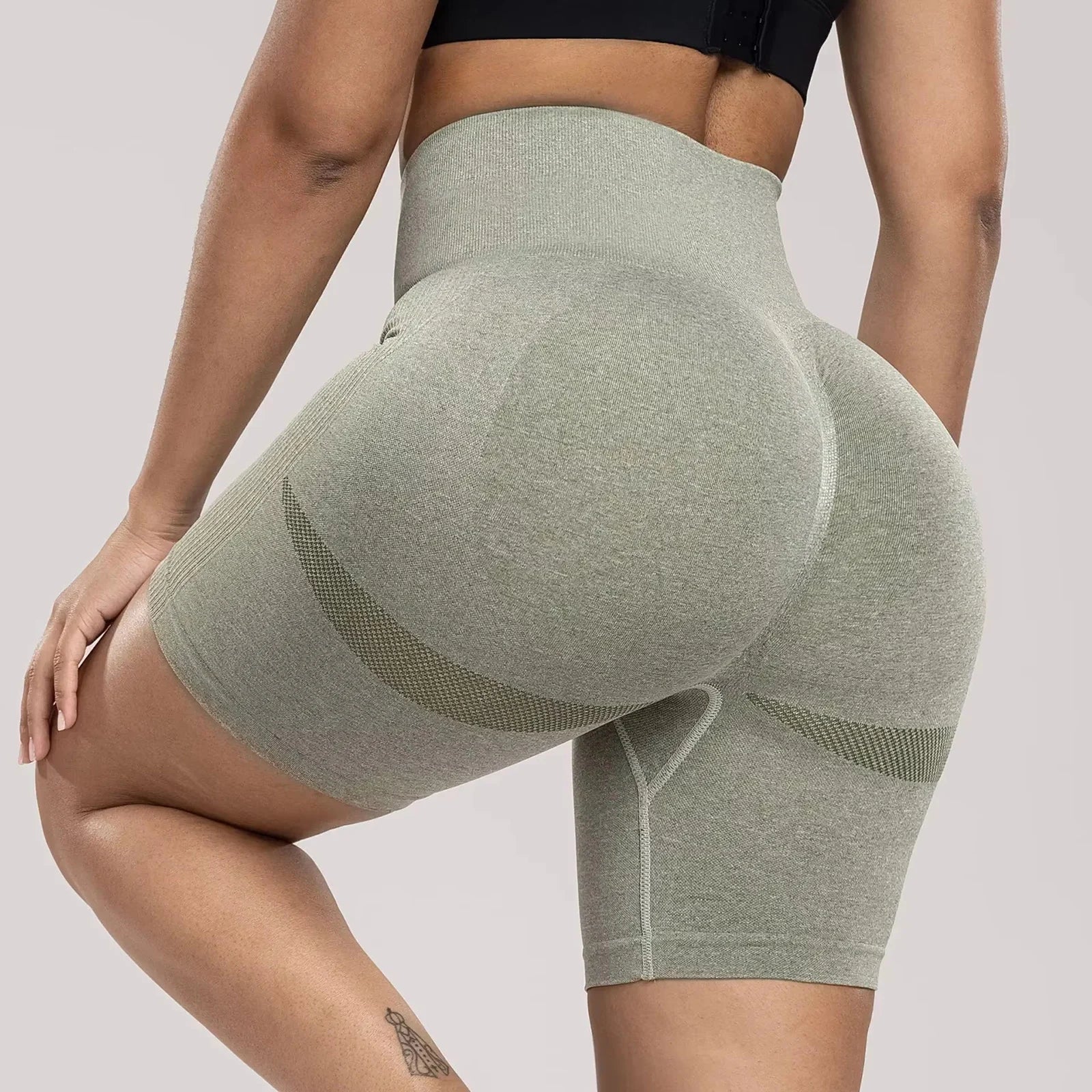 Seamless Sports Women Shorts Muliticolor Yoga Shorts Stretchy High Waist Running Cycling Leggings Hip Liftting Solid Gym Shorts